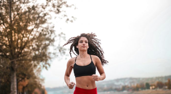 Caminhar é um dos exercícios recomendados para quem deseja perder peso, mas a partir de qual momento começamos a sentir os efeitos? Veja agora! (Foto: Pexels)