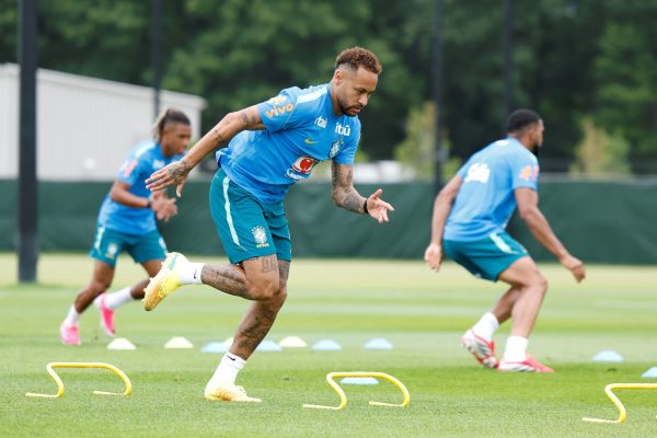 Neymar retorna e Brasil enfrenta Escócia em busca da liderança no Grupo C