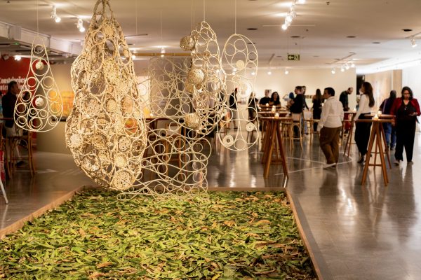 Exposição “Constelações Contemporâneas” Transforma Teatro Nacional em Palco de Arte