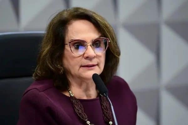 Damares Alves elabora diretrizes de Direitos Humanos para Flávio Bolsonaro