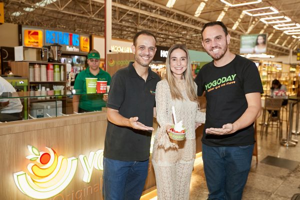 Tati Vartuli inaugura franquia da Yogoberry no Gilberto Salomão com coquetel especial