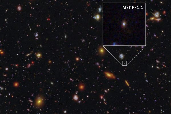 Telescópio Hubble descobre galáxia primitiva que esclarece início do universo