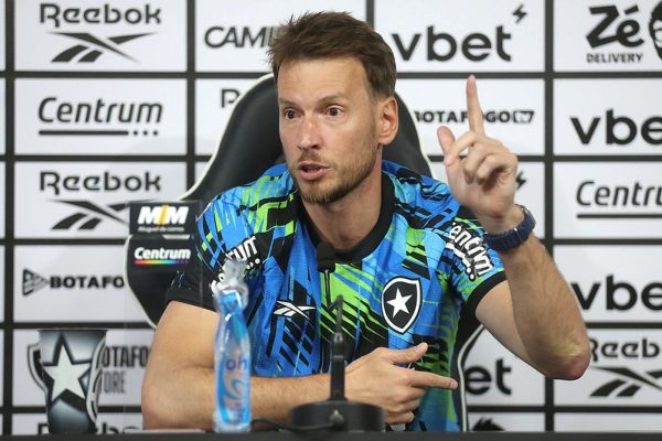 Botafogo encerra contrato com o goleiro Neto após perda de espaço