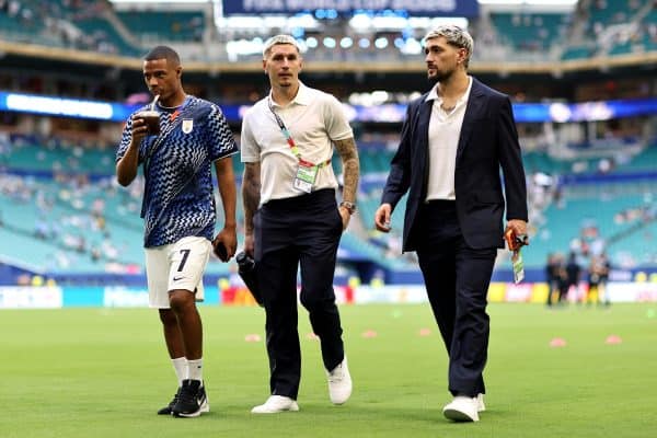 Jogadores uruguaios do Flamengo recebem férias após eliminação na Copa