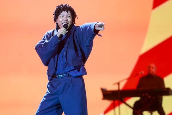Djavan transforma Brasília em um grande coro ao celebrar 50 anos de carreira