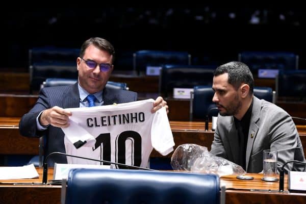 Republicanos não garante apoio de Cleitinho a Flávio Bolsonaro em Minas Gerais