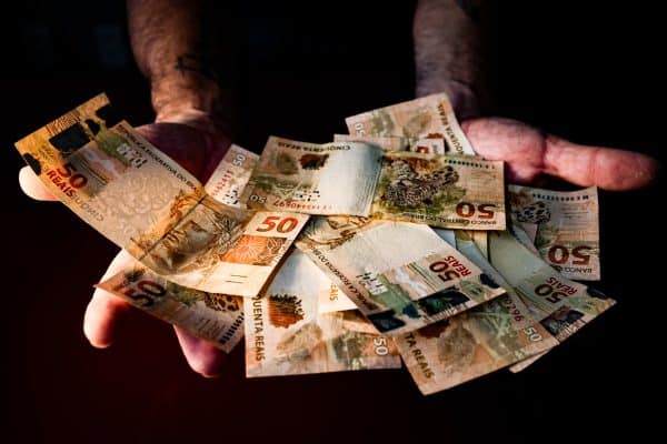 Empresa ligada a líder de igreja no DF recebeu R$ 18 milhões de entidade investigada