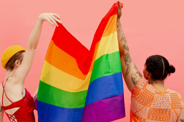 Dia do Orgulho LGBTQIA+: 5 Momentos em que a Coluna Abordou o Movimento