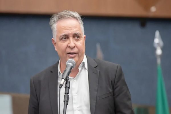 Prefeito de Belo Horizonte, Álvaro Damião, veta multa para porte de drogas