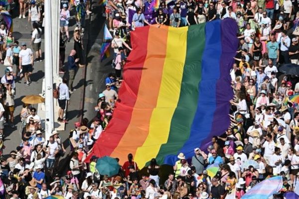 Após derrota de Orbán, Parada do Orgulho LGBT+ preenche ruas da Hungria