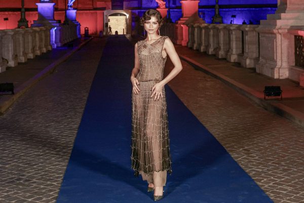 Zendaya mistura Homem-Aranha e anos 1920 em novos looks para filme
