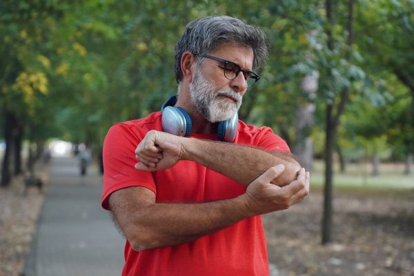 Médico Gilbert Macêdo Lôbo esclarece diferenças entre sarcopenia e envelhecimento natural