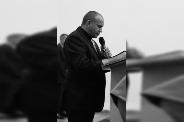 Motociclista avança sinal e causa morte de pastor no DF, diz PM