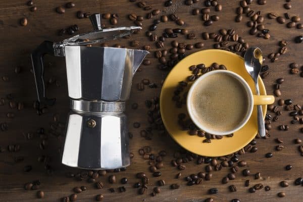 Temperatura errada pode deixar café amargo e com gosto de queimado; veja dicas para melhorar