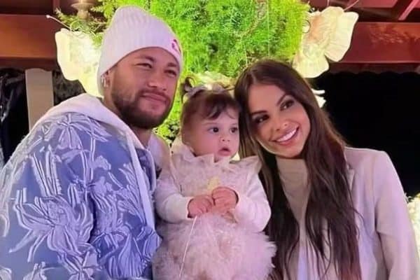 Amanda Kimberlly explica visto para filha Helena assistir Neymar na Copa