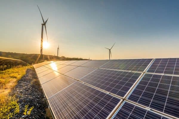 Neoenergia enfrenta protestos por atrasos na energia solar no DF