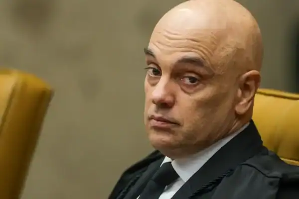 Moraes deixa Jair e Flávio Bolsonaro sem saída
