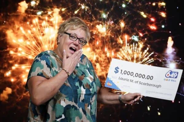 Canadense Laurie M. encontra bilhete de loteria esquecido e ganha R$ 5 milhões