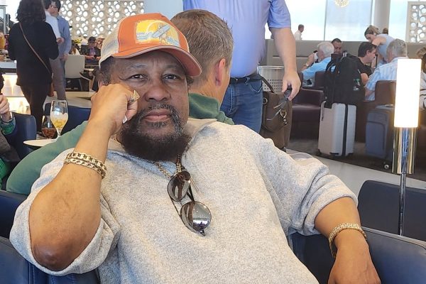 Esposa de Victor Willis revela luta do cantor contra “doença agressiva” antes de falecer