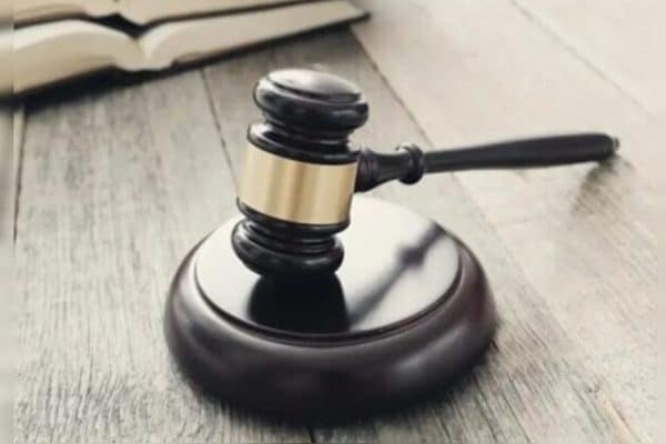 Justiça condena loja após chefe ofender funcionária com insultos homofóbicos