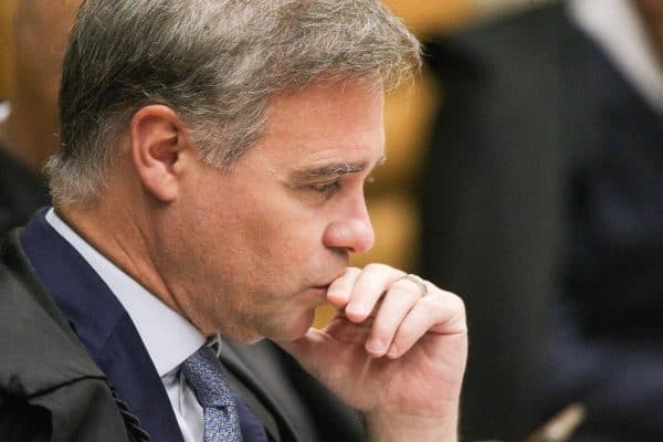 André Mendonça solicita à PGR investigação sobre financiamento de Dark Horse