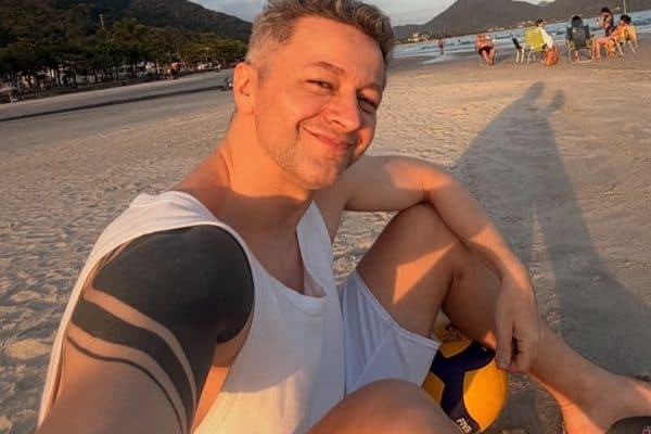 Lucas Lima compartilha momento raro com Theo, filho de Sandy, e encanta seguidores
