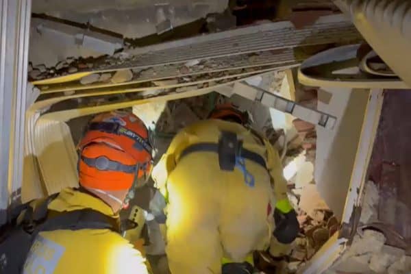 Bombeiros de SP auxiliam na localização de 6 vítimas de terremoto na Venezuela