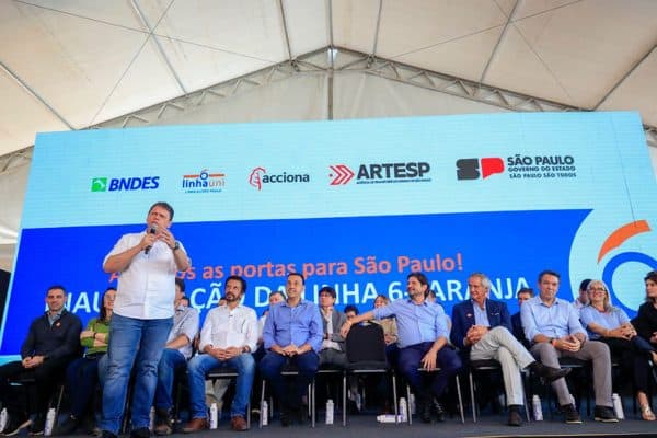 Tarcísio expressa preocupação com falhas e insegurança no metrô de SP