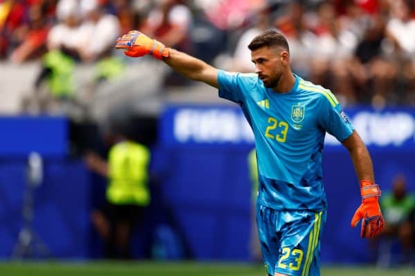 Unai Simón estabelece novo recorde entre goleiros da Espanha sem sofrer gols