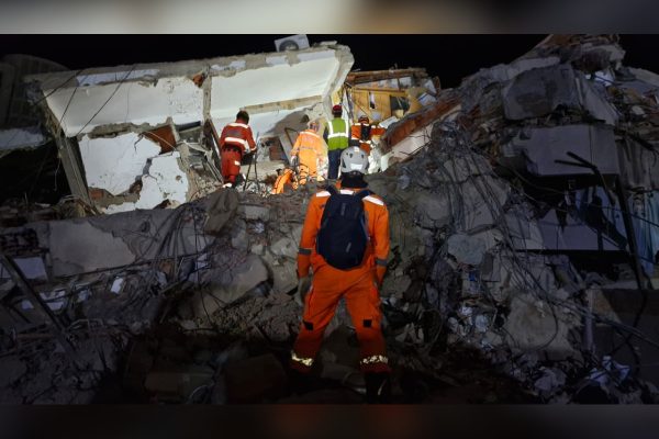 Missão brasileira continua busca por sobreviventes dos terremotos na Venezuela