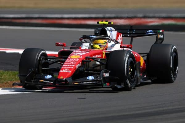 Lewis Hamilton lidera treino livre na Grã-Bretanha; Bortoleto fica em 12°