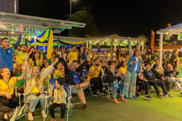 W3 Sul recebe telão e arquibancada para Brasil x Noruega na Copa do Mundo