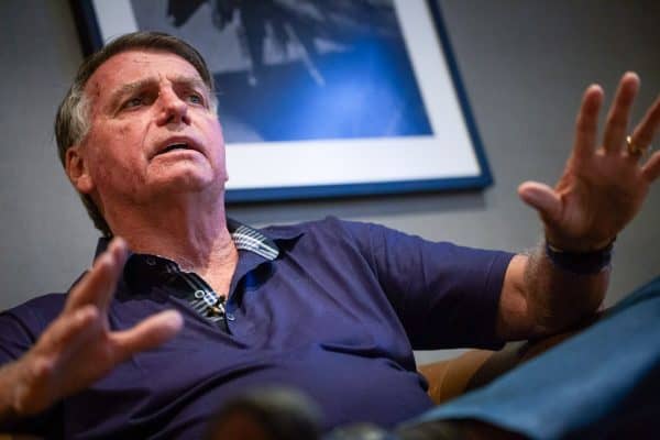 Moraes prolonga prisão domiciliar humanitária de Bolsonaro