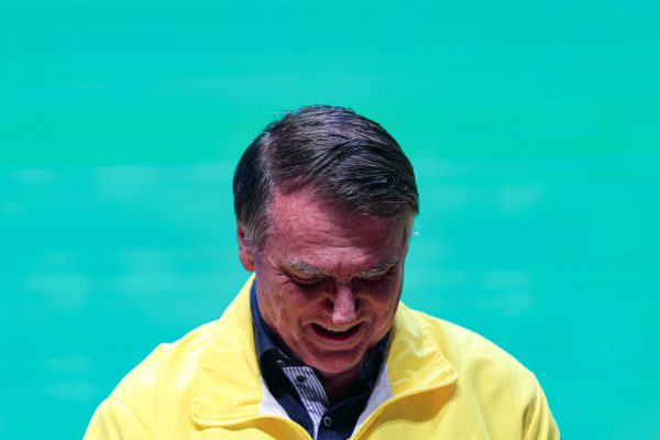 Moraes ordena apreensão de 10 armas de Bolsonaro; veja os modelos