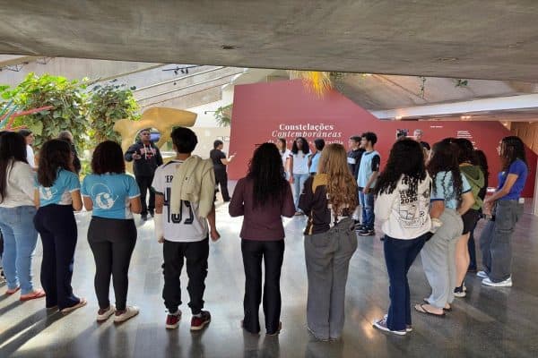 Estudantes do Gama e Paranoá visitam mostra Constelações Contemporâneas em Brasília