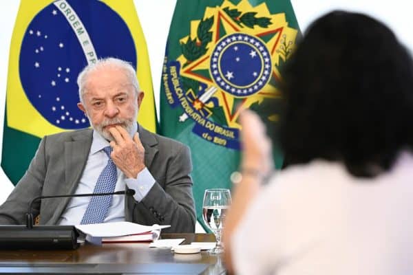Direita dividida favorece Lula a 90 dias da eleição, mas tarifaço dos EUA preocupa