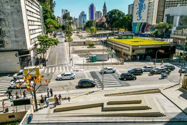 Concessões de espaços públicos no Brasil: desafios e preservação de identidades