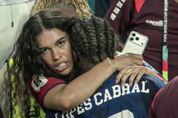 Jogador de Cabo Verde e Namorada Comemoram Gol Histórico na Copa do Mundo