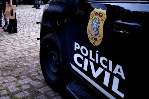 Mulher é detida no ES por queimar mãos do filho como punição