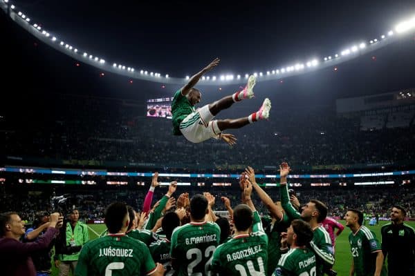 México se despede do Estádio Azteca em confronto contra a Inglaterra