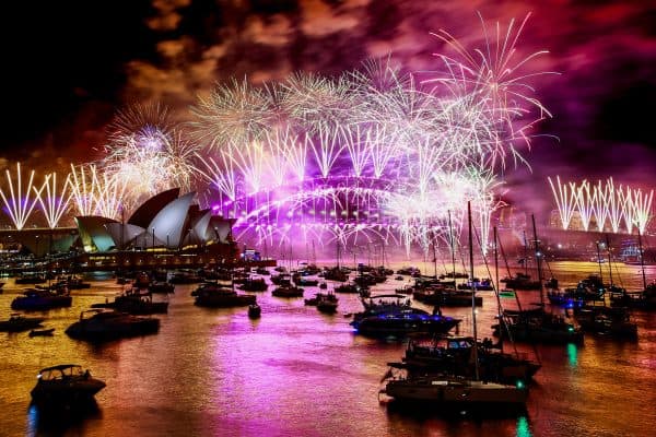 Estudo Revela Impacto de Resíduos de Fogos de Artifício em Rios e Lagos