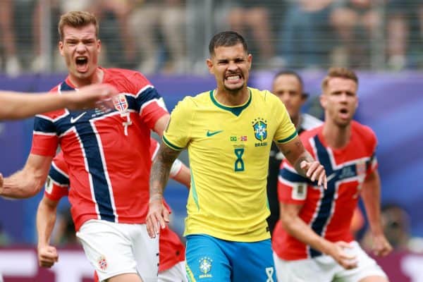 Bruno Guimarães erra pênalti e é alvo de críticas nas redes sociais