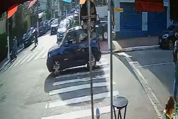 Perseguição policial nos Jardins termina em colisão; suspeito em estado grave