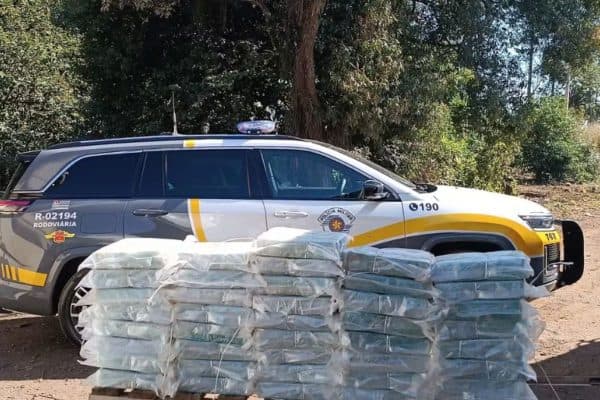 Polícia apreende R$ 3,2 milhões em cocaína escondida em furgão no interior de SP