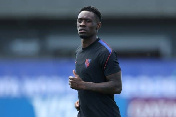 UEFA critica decisão da FIFA de cancelar cartão vermelho de Balogun