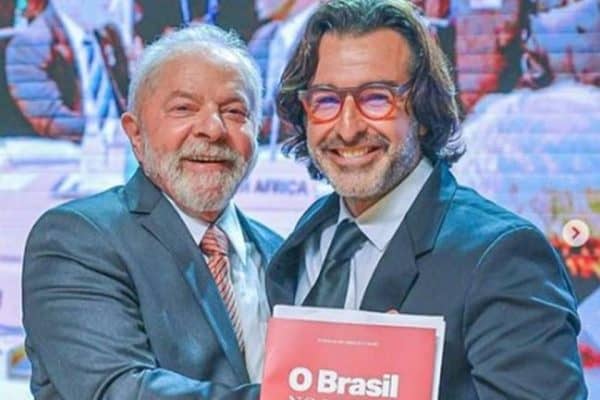 Lula faz mudanças na equipe governamental para fortalecer pré-campanha