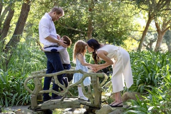 Príncipe Harry decide viajar sozinho a Londres, sem Meghan e filhos