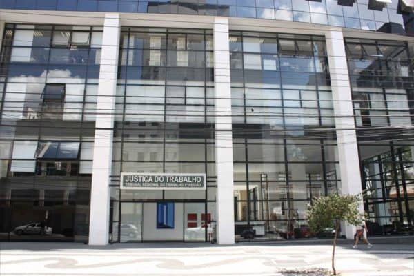 Justiça do Trabalho condena supermercado a pagar indenização por constrangimento a funcionária
