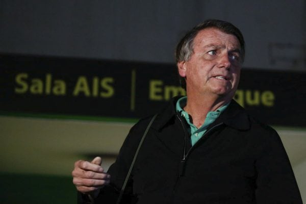 Moraes dá prazo de 48 horas para Exército entregar armas de Bolsonaro à PF