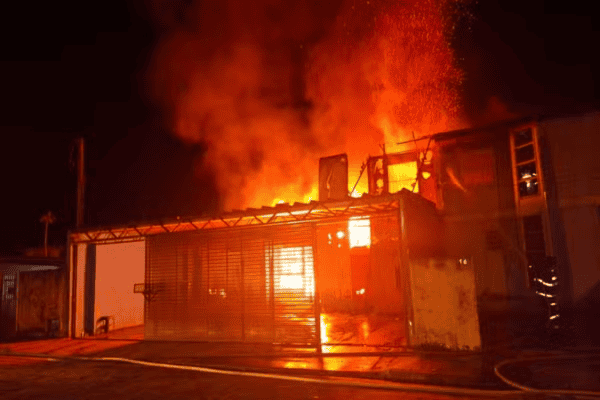 Mulher é agredida e tem casa incendiada em Teodoro Sampaio
